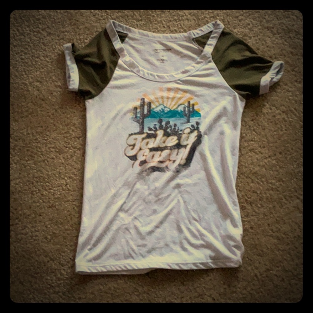 A shirt seleve t shirt